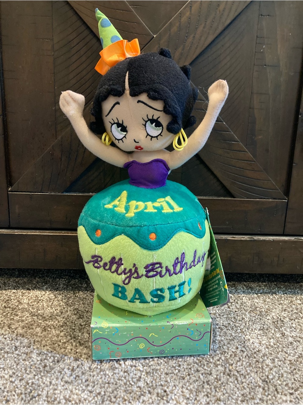 Betty Boop April Birthday Bash Cupcake Plush 10” NWT Sugar Loaf 2013